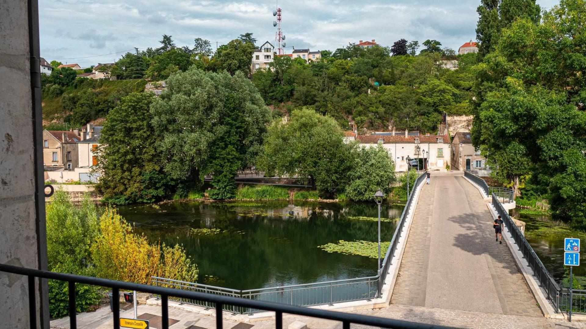 Апартаменты Les Rives Du Clain - Sublime T4 Au Bord De L'Eau Пуатье Экстерьер фото